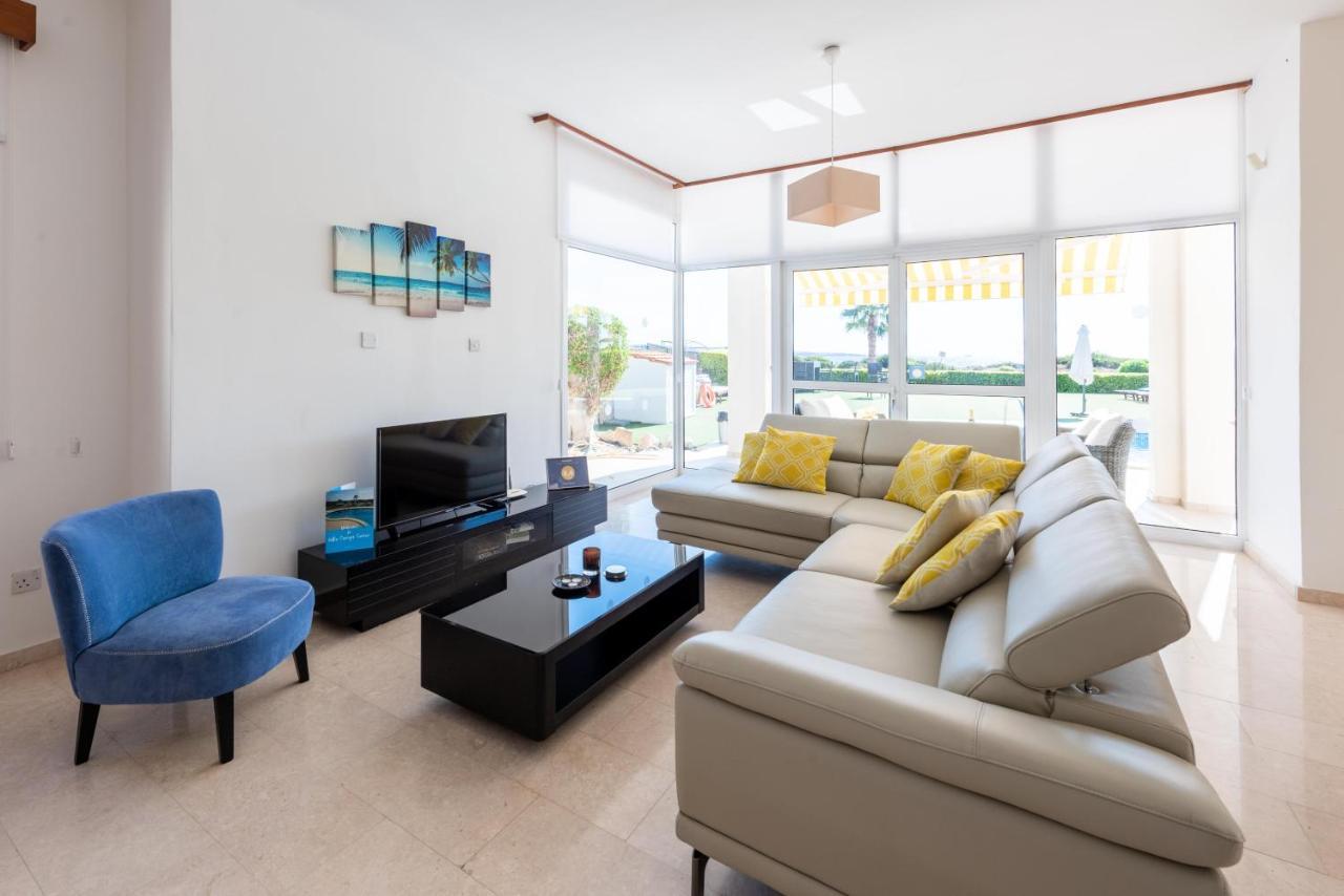 Villa Savoya Sunrise By Ezoria Villas Coral Bay Buitenkant foto