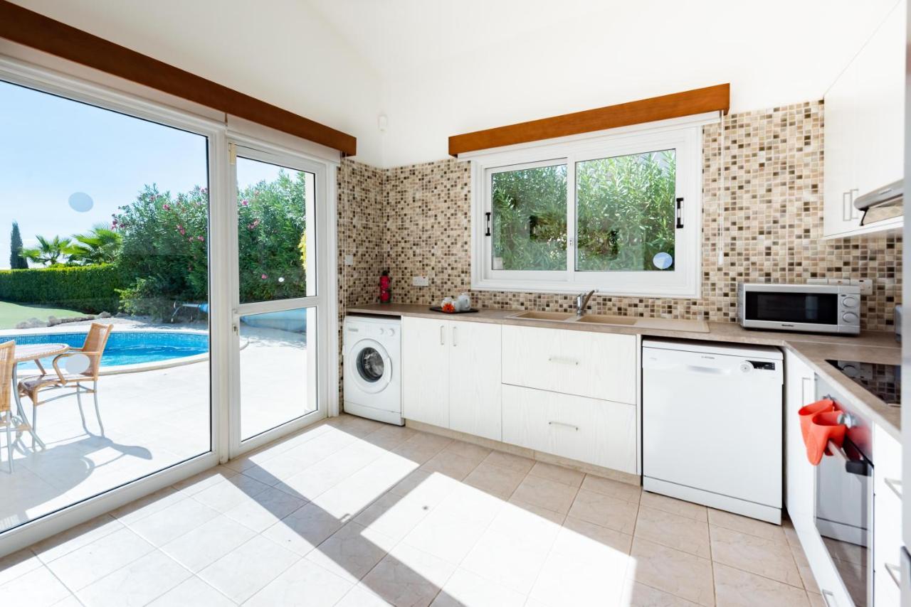 Villa Savoya Sunrise By Ezoria Villas Coral Bay Buitenkant foto