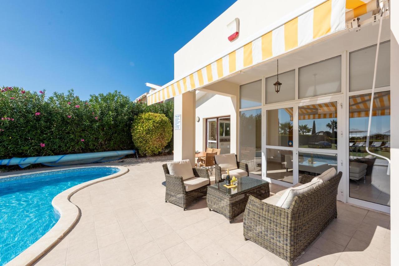 Villa Savoya Sunrise By Ezoria Villas Coral Bay Buitenkant foto