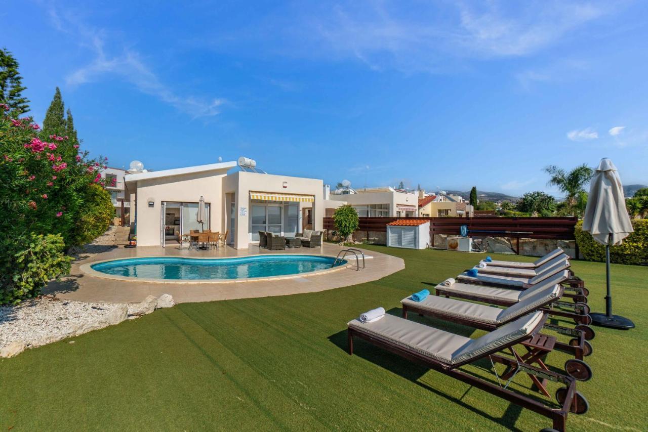 Villa Savoya Sunrise By Ezoria Villas Coral Bay Buitenkant foto